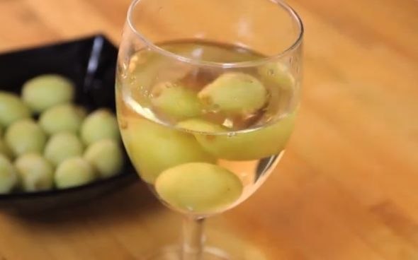 vino-con-uvas-congeladas | EL DETALLE PERFECTO